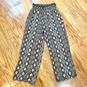 Fashion to Figure Snakeskin Print Wide Leg Palazzo Pants -Size 0